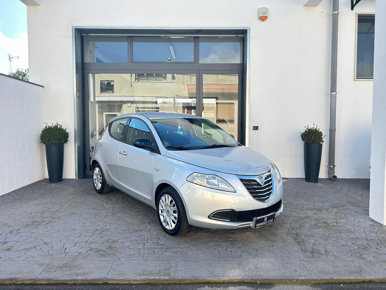 Lancia Ypsilon 1.2 51 Kw 5P - 2011