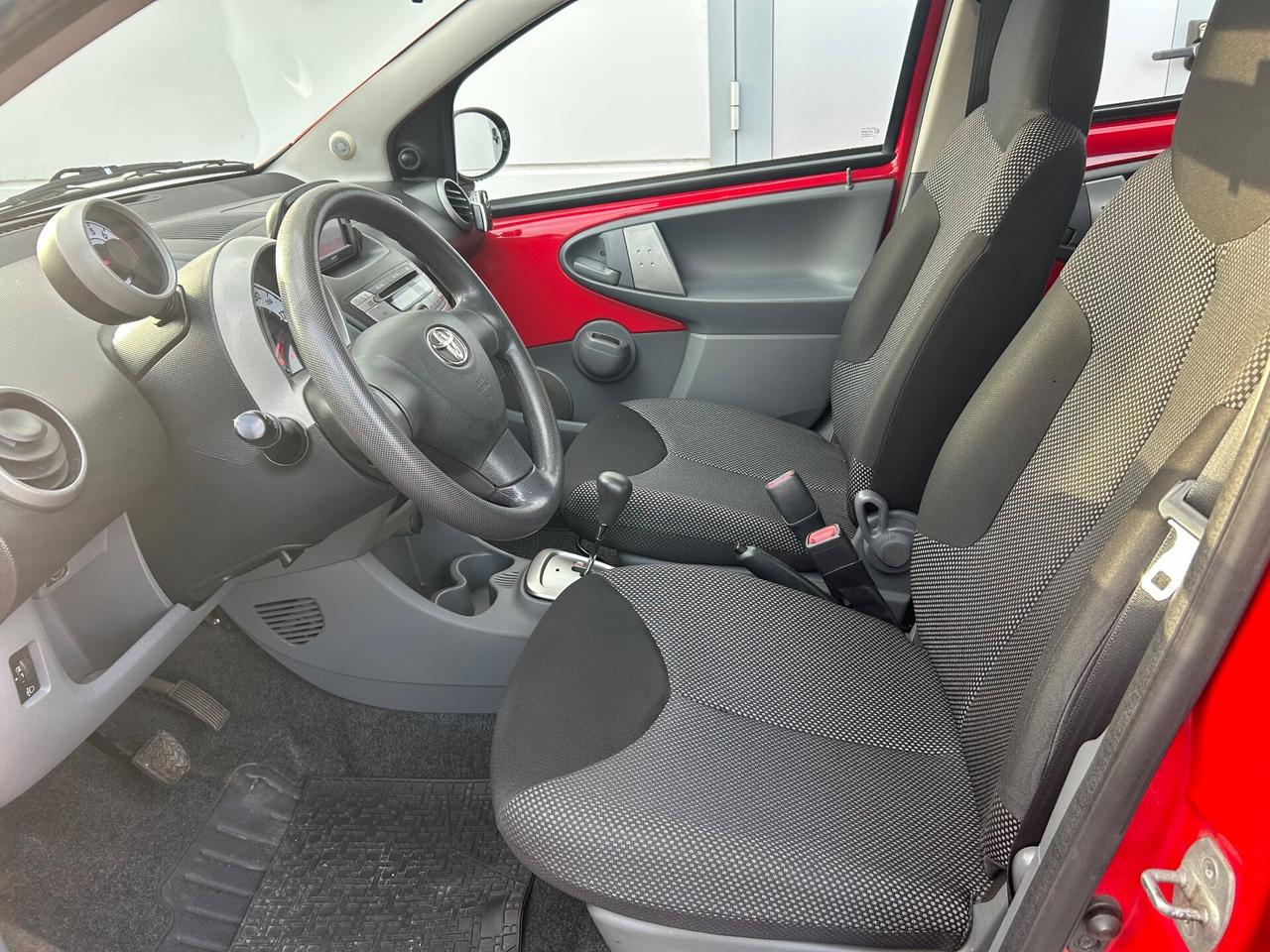 Toyota Aygo 1.0 12V VVT-i 5 porte Sol Connect automatica