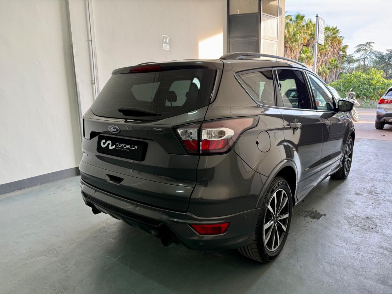 Ford Kuga 2.0 TDCI 120 CV S&S 2WD Powershift ST-Line