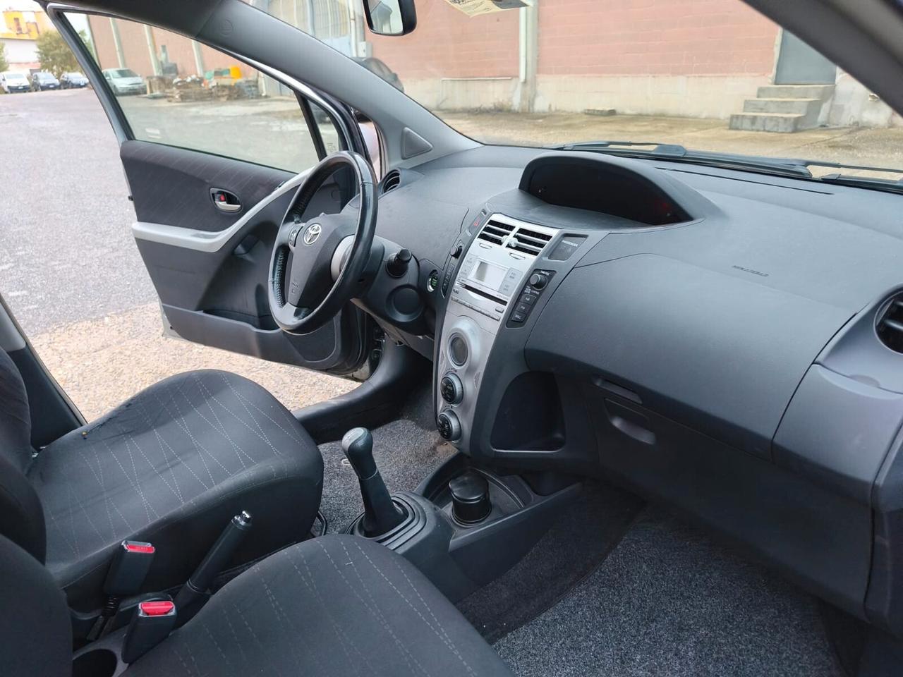 Toyota Yaris 2006--1.0 Benzina Neopatentati
