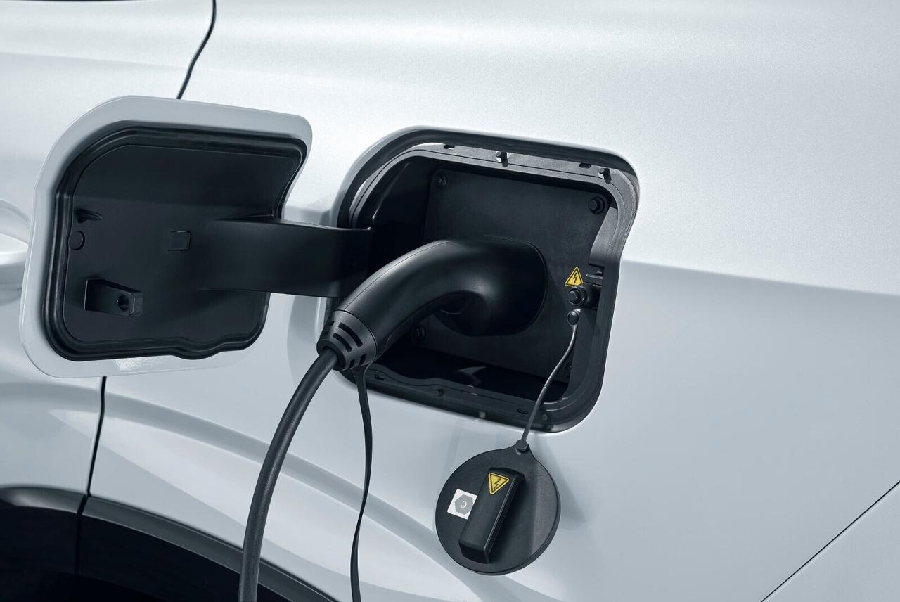 Mg HS PHEV lux , nuova da configurare !
