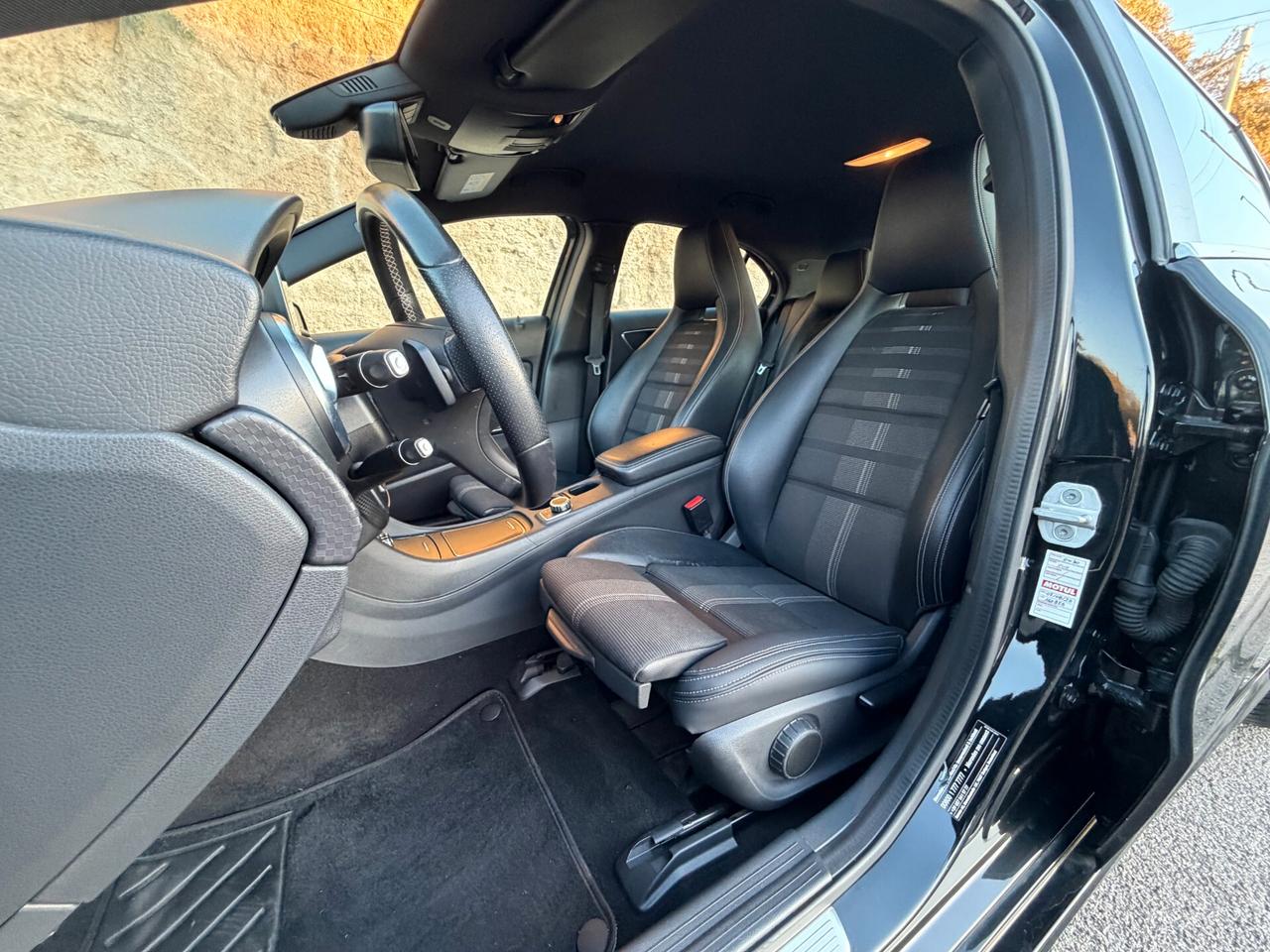 Mercedes A180 SPORT/1500 110CV/FULL LED/NAVI/18"