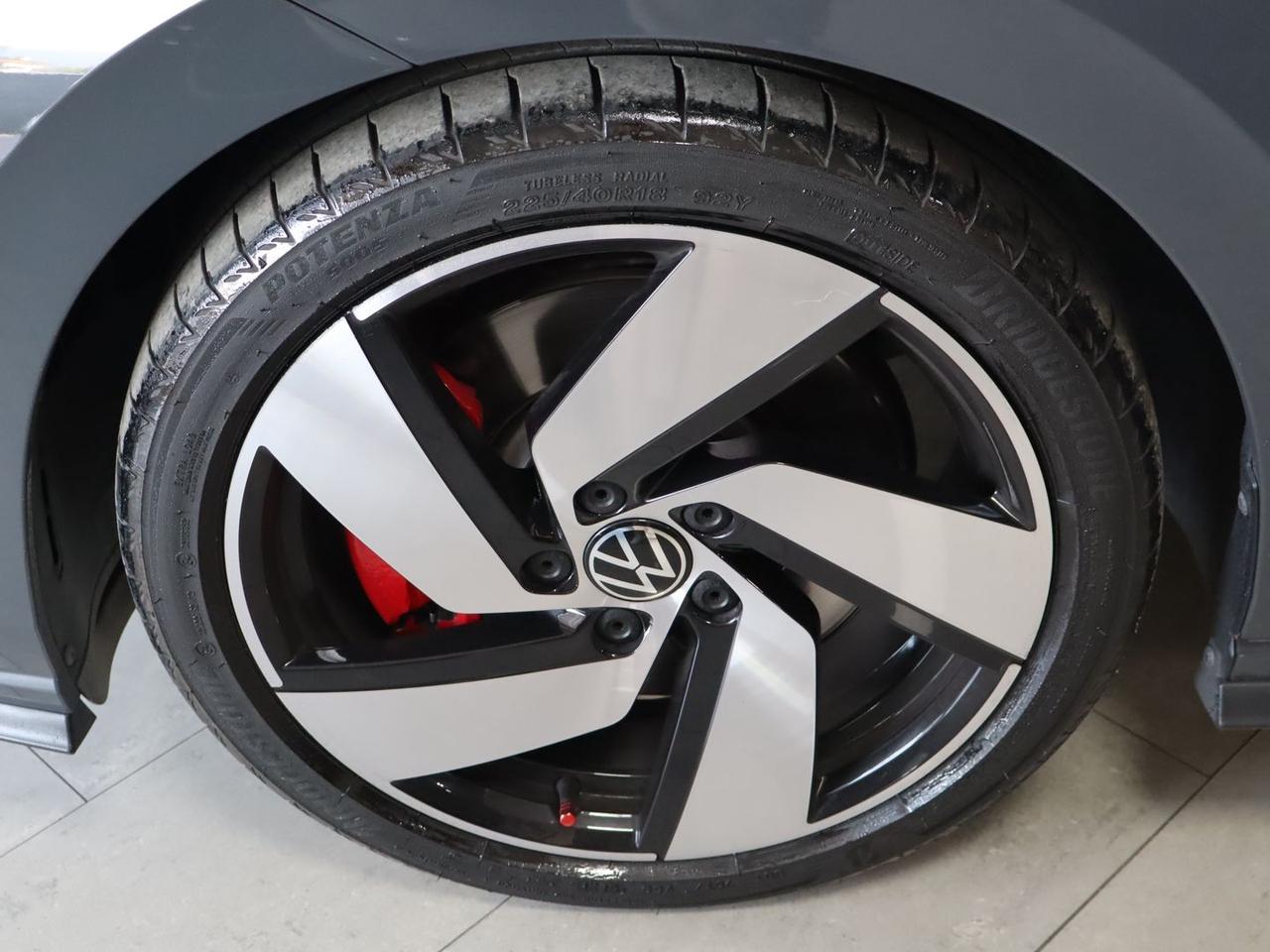 Volkswagen Golf GTI Ultimate 2.0 TSI GTI #10385