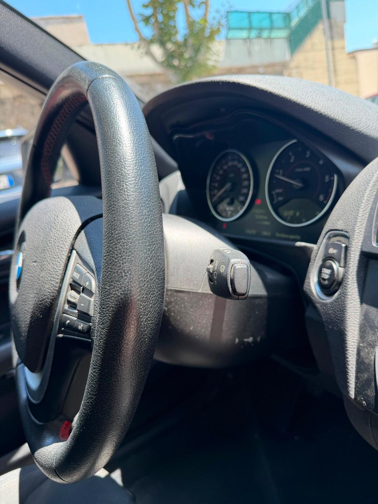 Bmw 118d sport con grande computer e telecamere 118 D