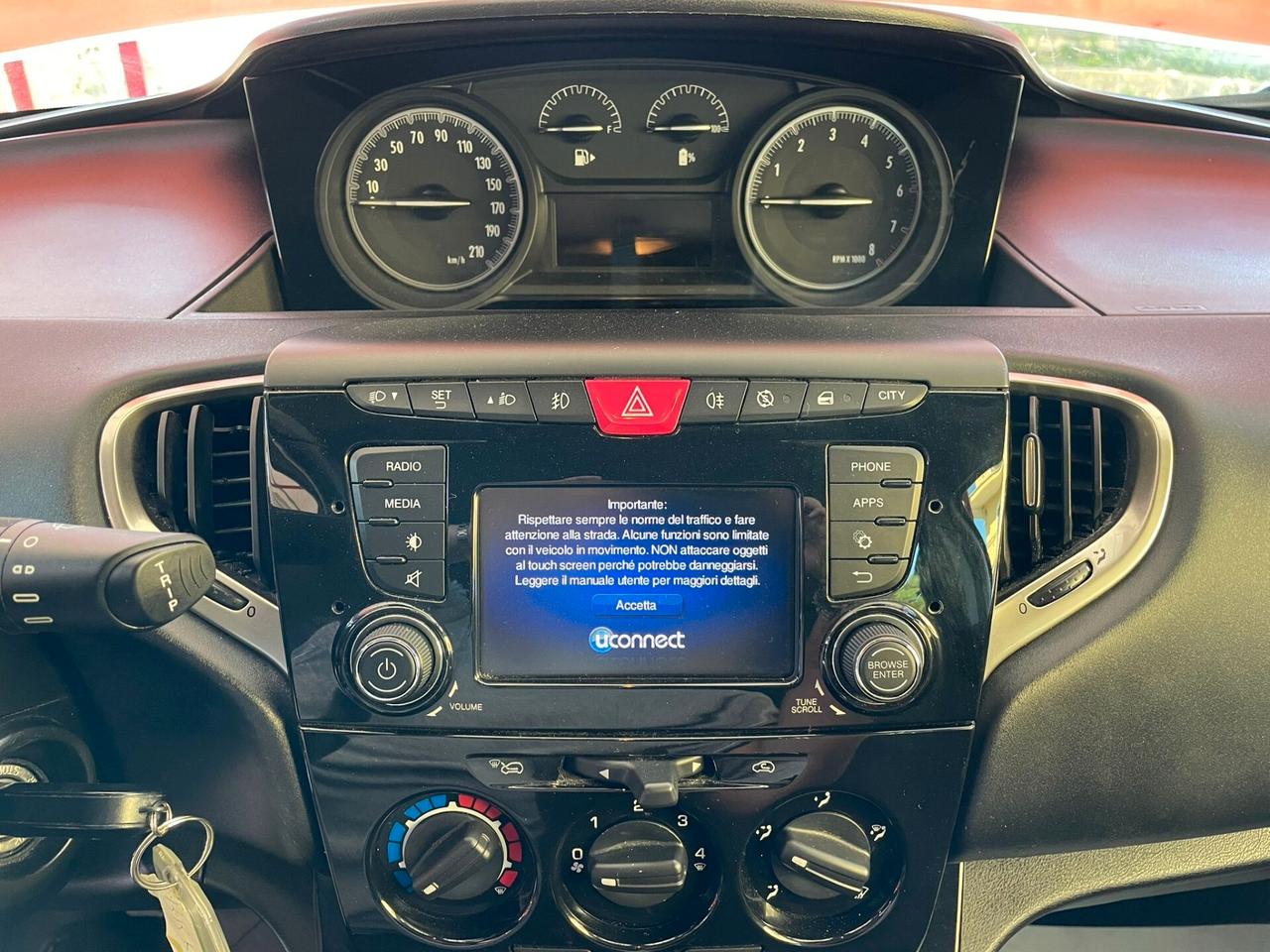 Lancia Ypsilon 1.0 Hybrid Gold