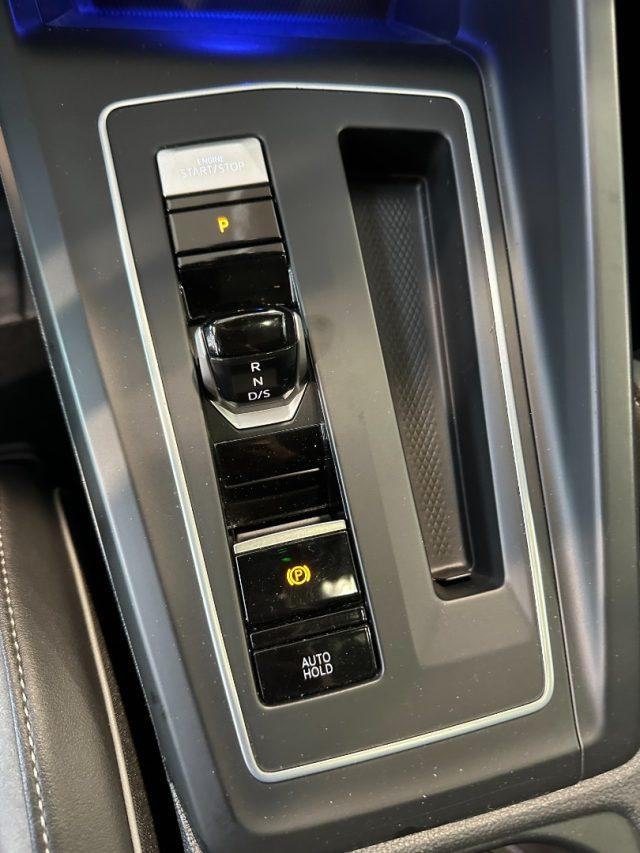 VOLKSWAGEN Golf 1.5 eTSI 150 CV EVO ACT DSG R-Line-18"-Tetto-IQ