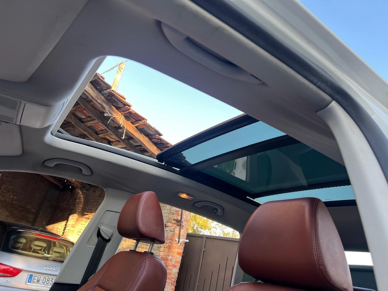 Volkswagen Tiguan 2.0 16V TDI DPF Sport & Style (18°)