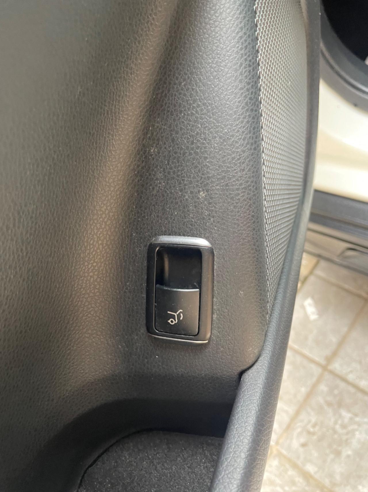 Mercedes-benz GLA 200 d 136CV AUT. PREMIUM AMG NIGHT PACKET TETTO LED NAVY 19