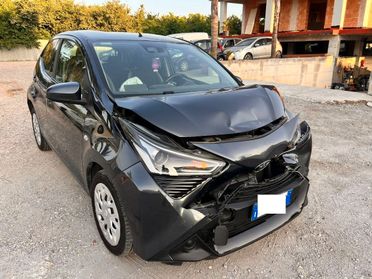 Toyota Aygo 1.0 VVT-i 72 CV 5 porte x-play MMT