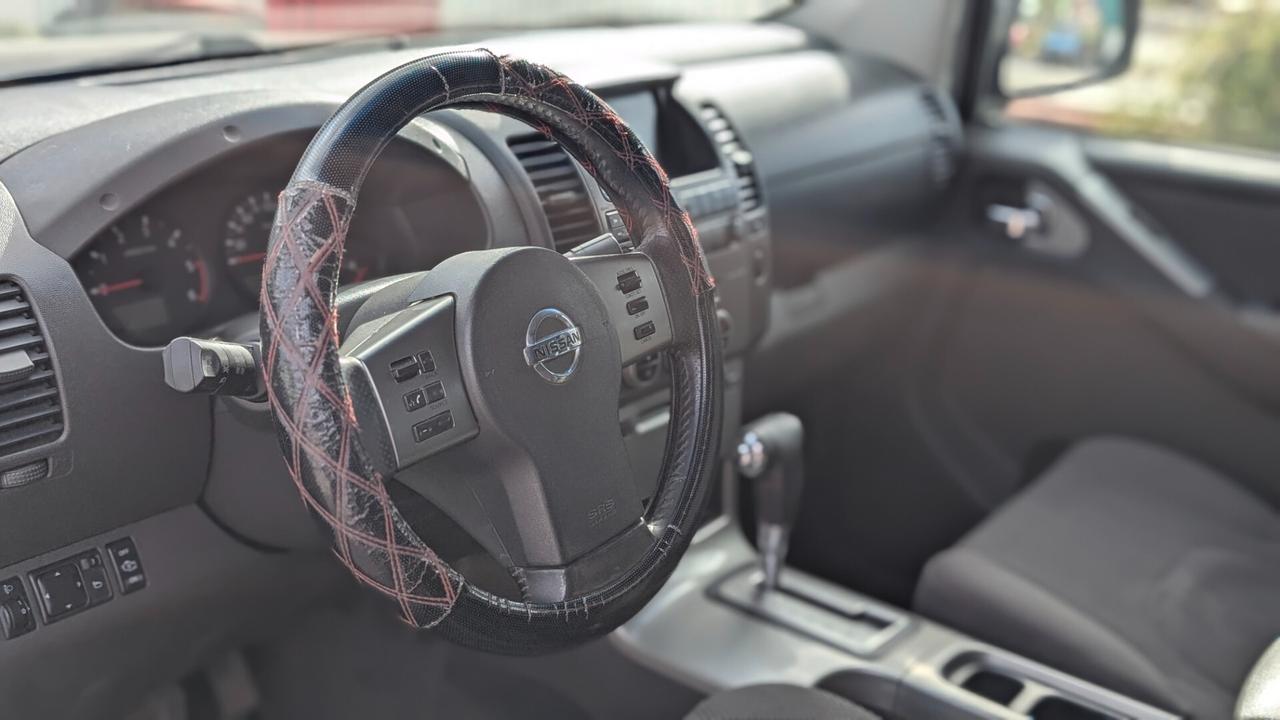 Nissan Navara 2.5 dCi 4 porte Double Cab LE