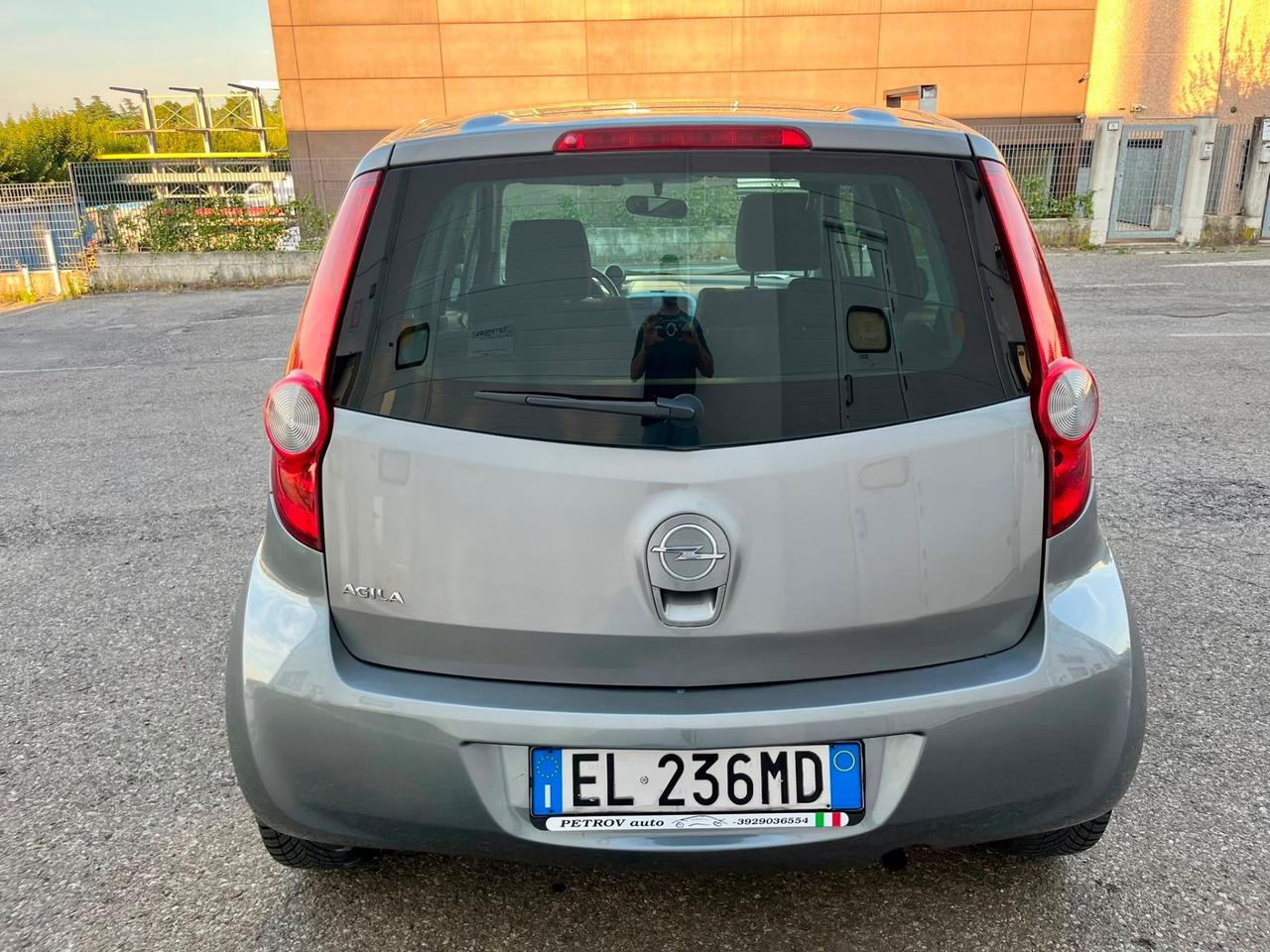 Opel Agila 1.2benz 2011 141.000km cambio automatico perfetta