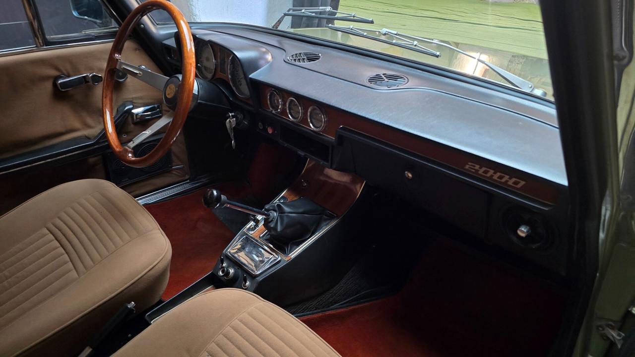 Alfa Romeo 2000 anno 1974 certificabile ASI