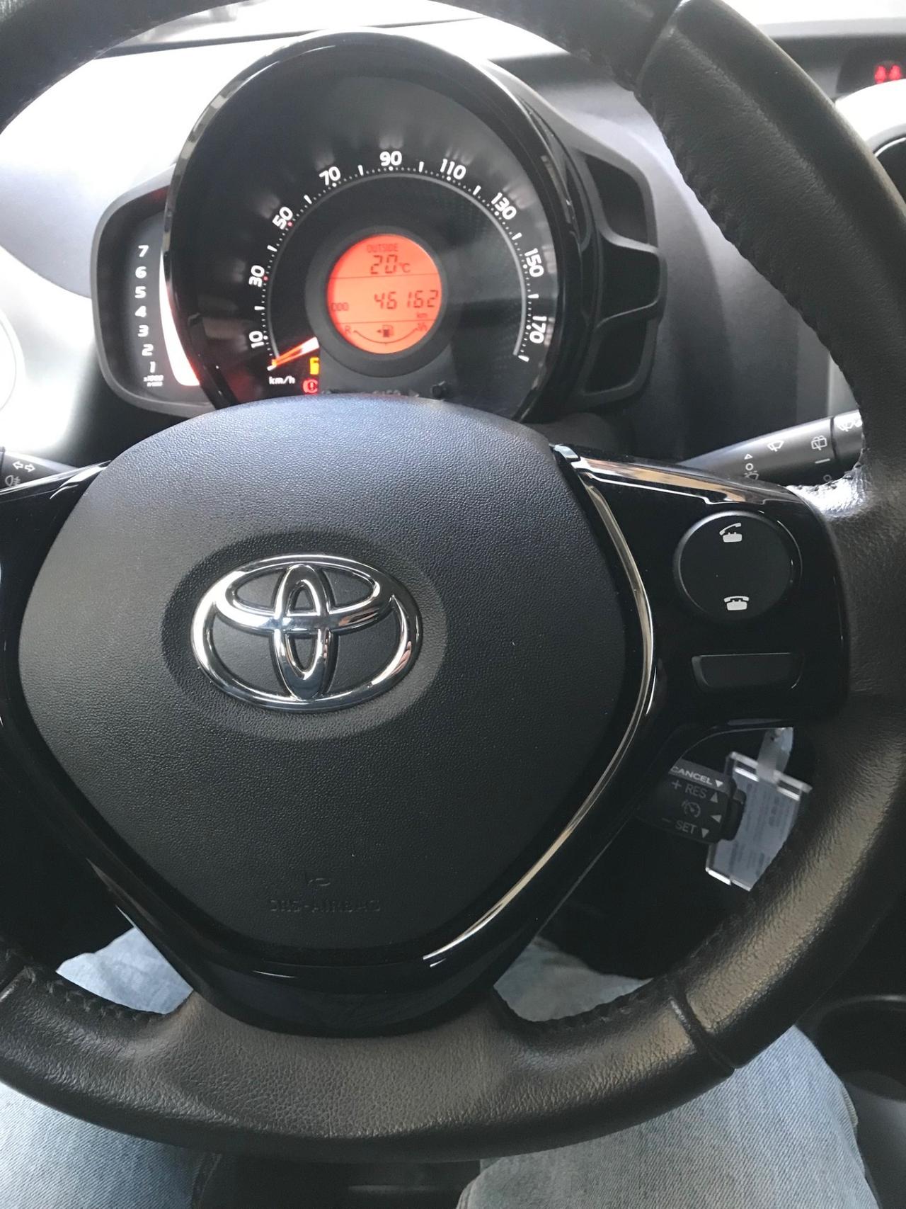 Toyota Aygo Connect 1.0 VVT-i 72 CV 5 porte x-play