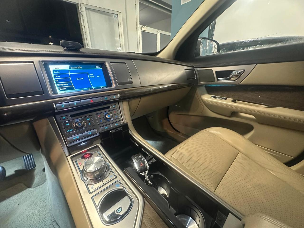 Jaguar XF 2.7D V6 Premium Luxury