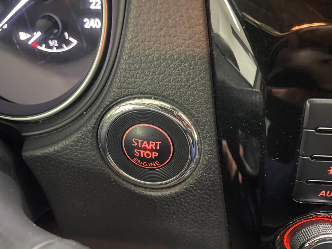 Nissan Qashqai N-Connecta / 1.5 dCi 115 CV / Cambio Automatico / Diesel