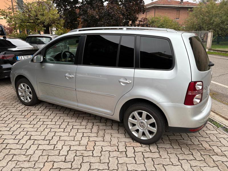 Volkswagen Touran 2.0 tdi Highline dsg 7 POSTI OK NEOPATENTATO