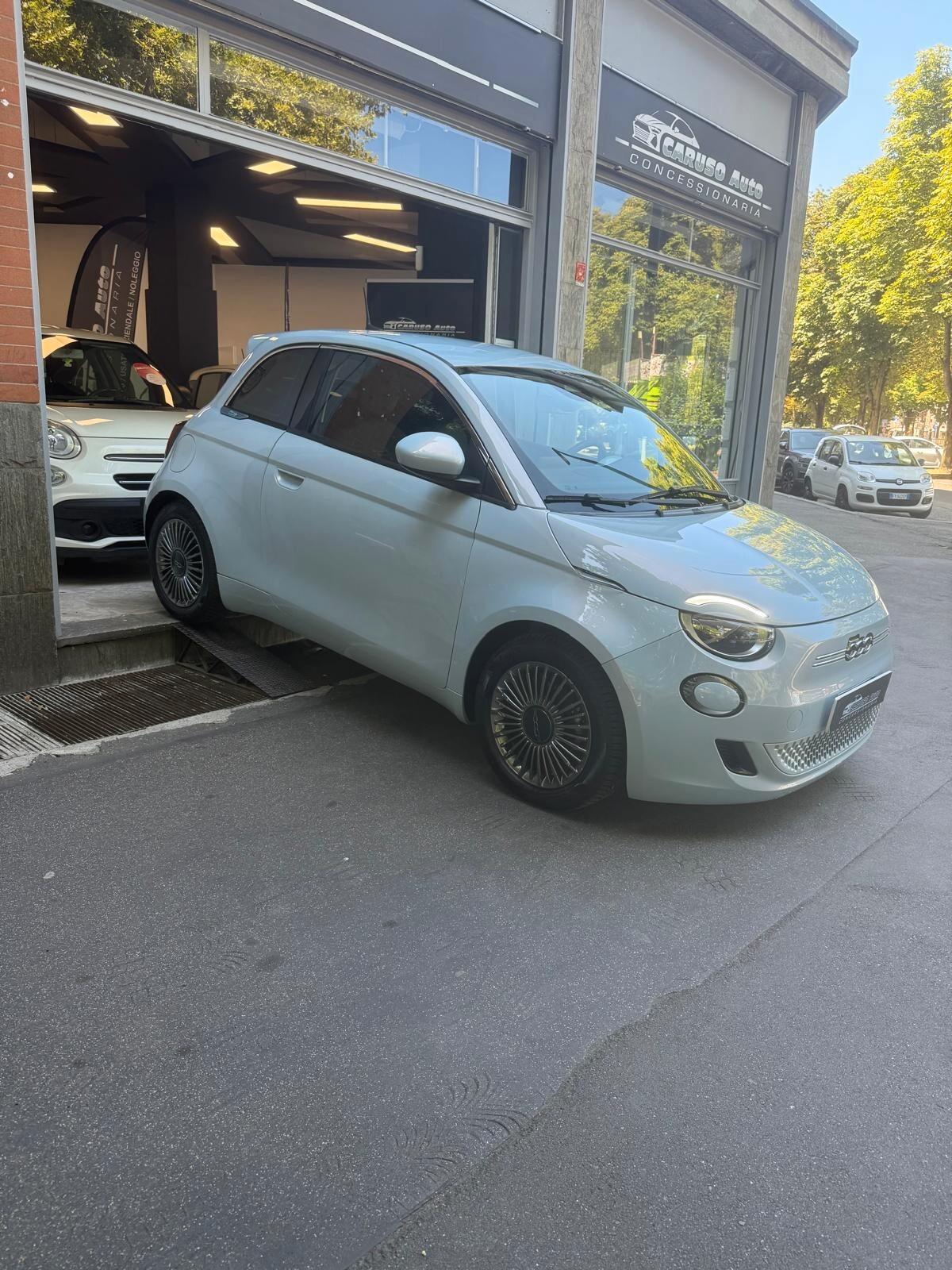 Fiat 500 500e Berlina icon batteria maggiorata