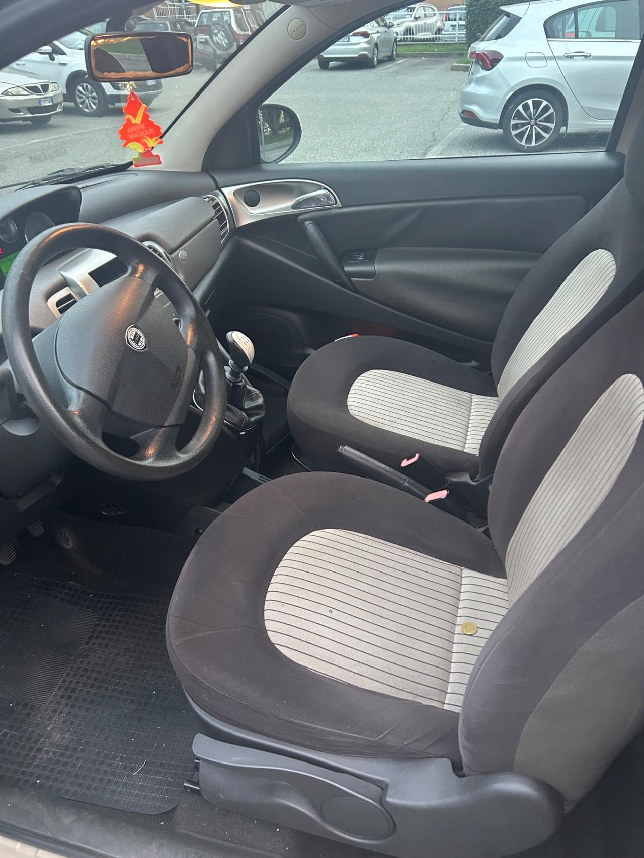 Lancia Ypsilon 1.2 Oro Giallo
