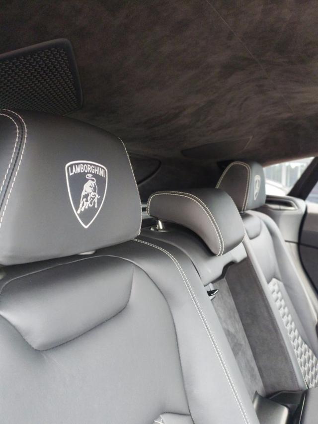LAMBORGHINI Urus 4.0