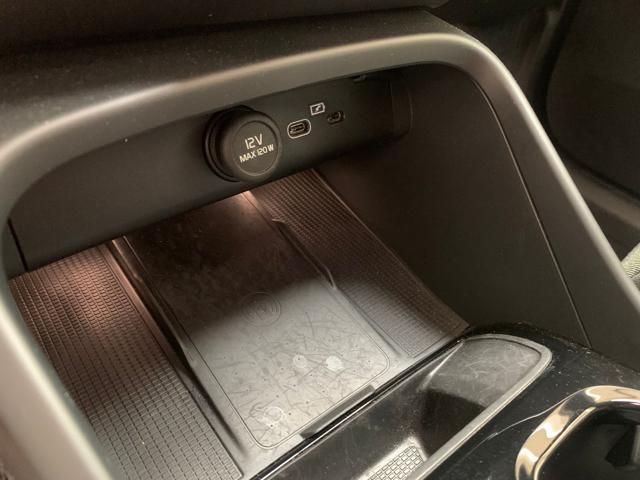 VOLVO XC40 B3 automatico Plus Dark Aziendale