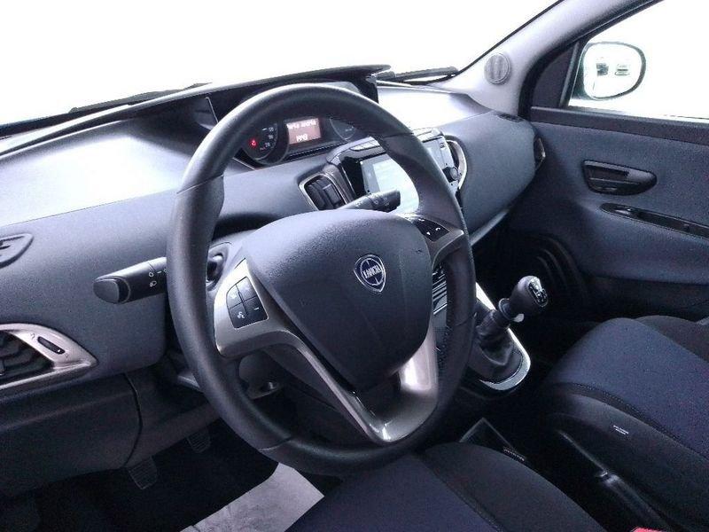 Lancia Ypsilon 1.0 firefly hybrid Gold s&s 70cv