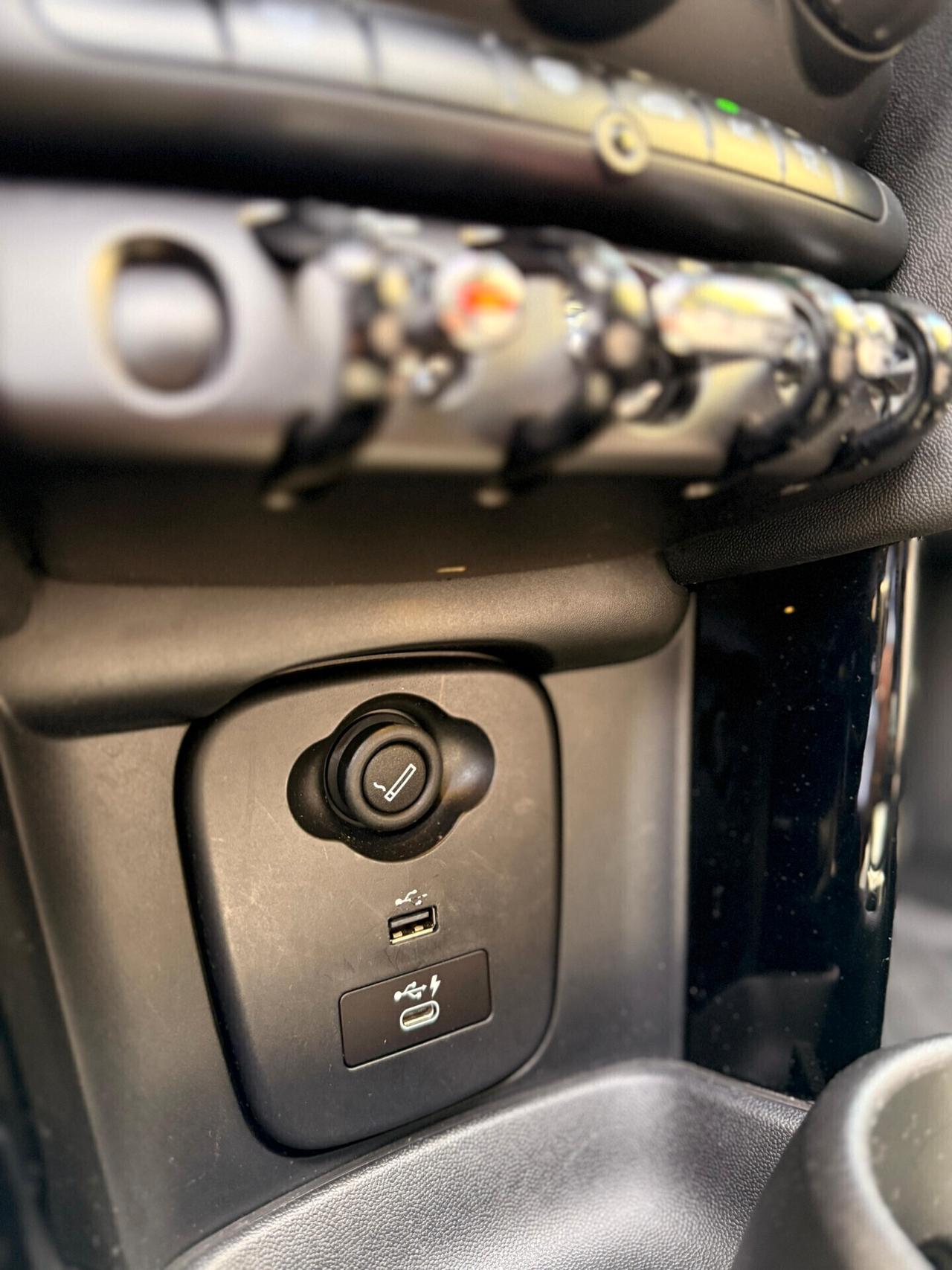 Mini Mini 2.0 John Cooper Works interno ed esterno