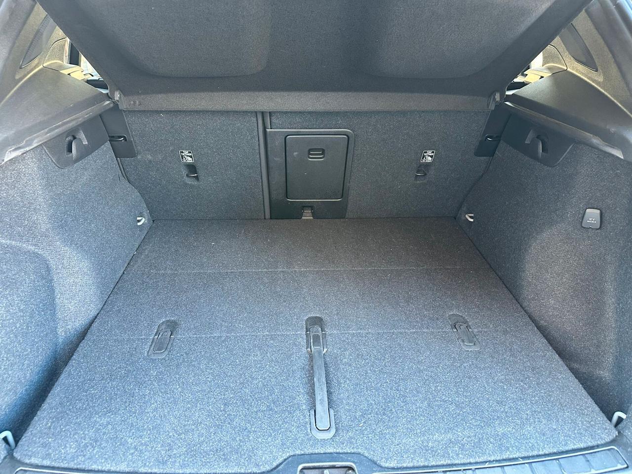 Volvo XC40 B3 automatico Plus Dark