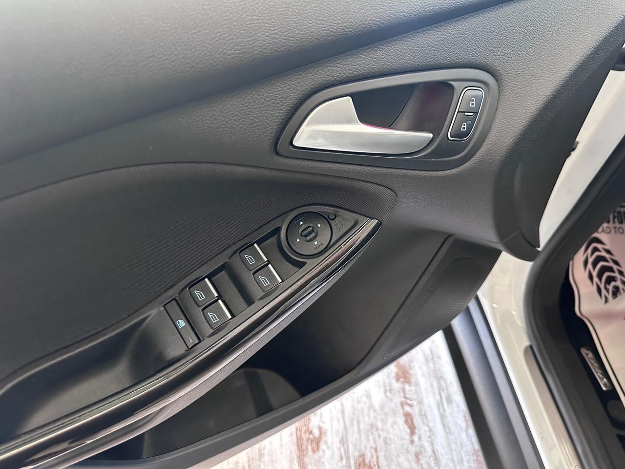 Ford Focus 1.0 Benzina EcoBoost Titanium X Ok Neopatentati