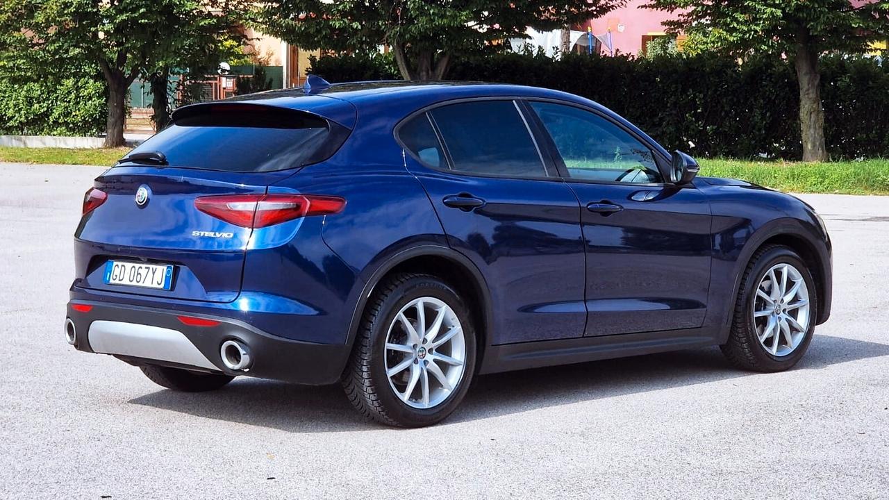 Alfa Romeo Stelvio 2.2 Turbodiesel 190 CV AT8 RWD Executive