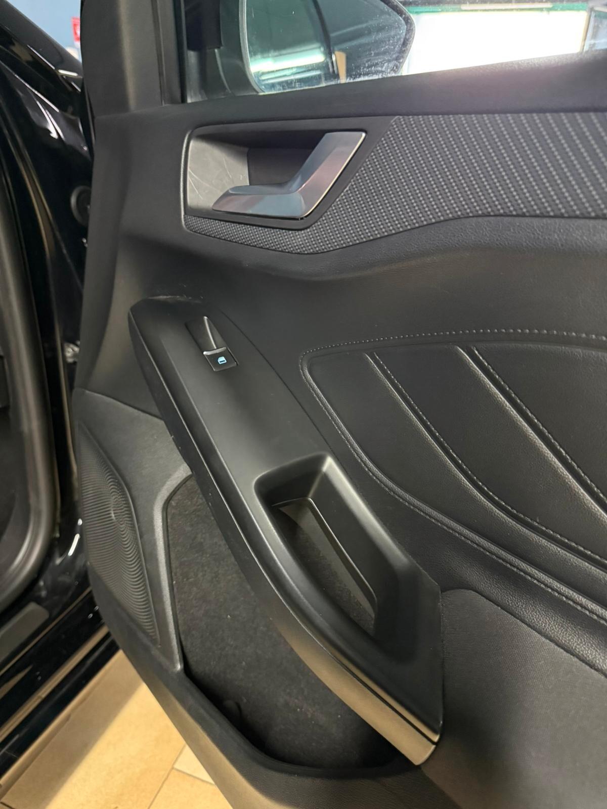 FOCUS FULL OPTIONAL SW ST-Line Co-Pilot