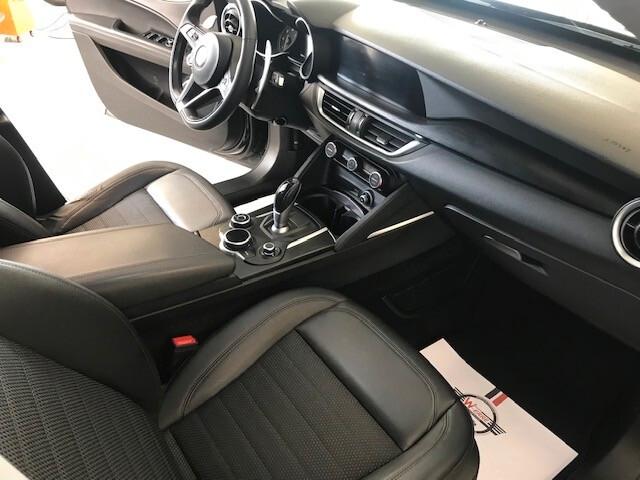 Alfa Romeo Stelvio 2.2 Turbodiesel 210 CV AT8 Q4 Executive PALETTE AL VOLANTE + CARBONIO INTERNO