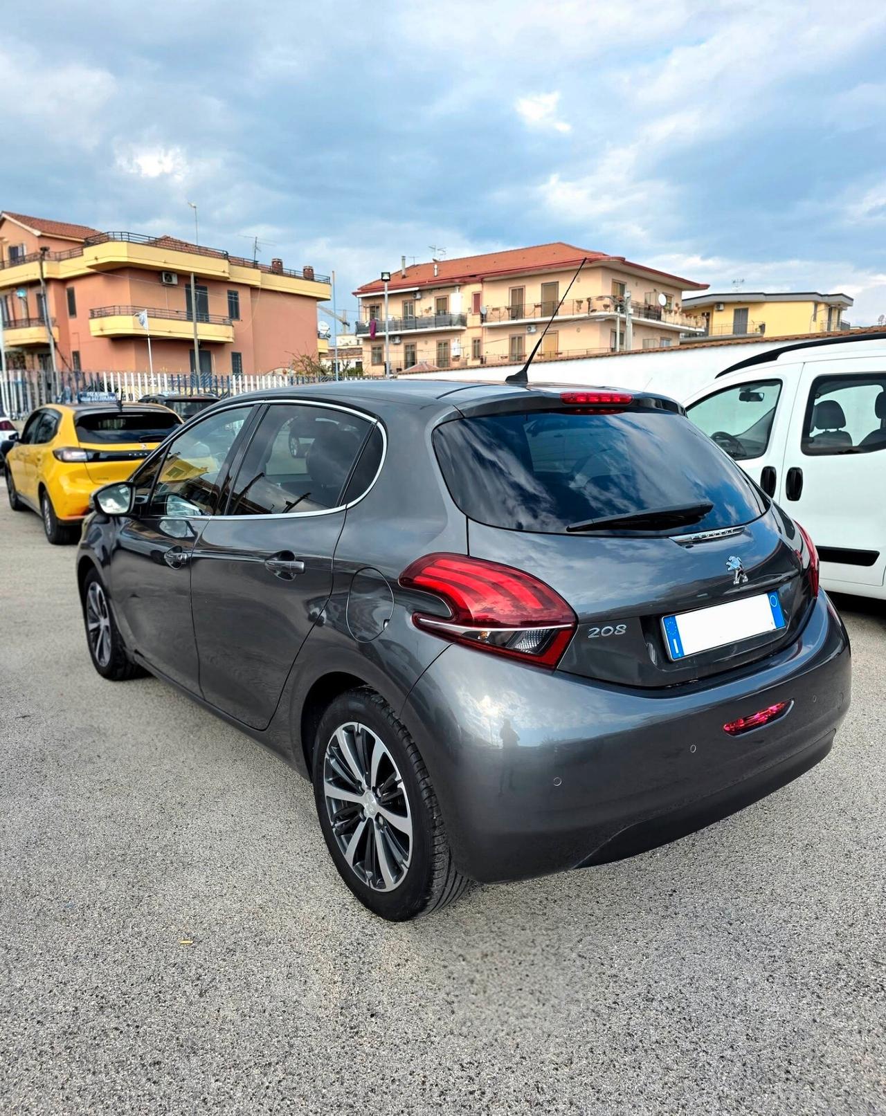 Peugeot 208 1.2 bz 82cv Allure