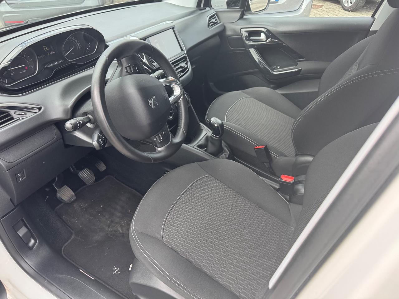 Peugeot 208 PureTech 82 5 porte neopatentati