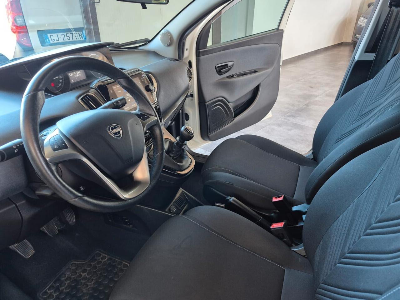 Lancia Ypsilon 1.0 FireFly 5p Hybrid Gold