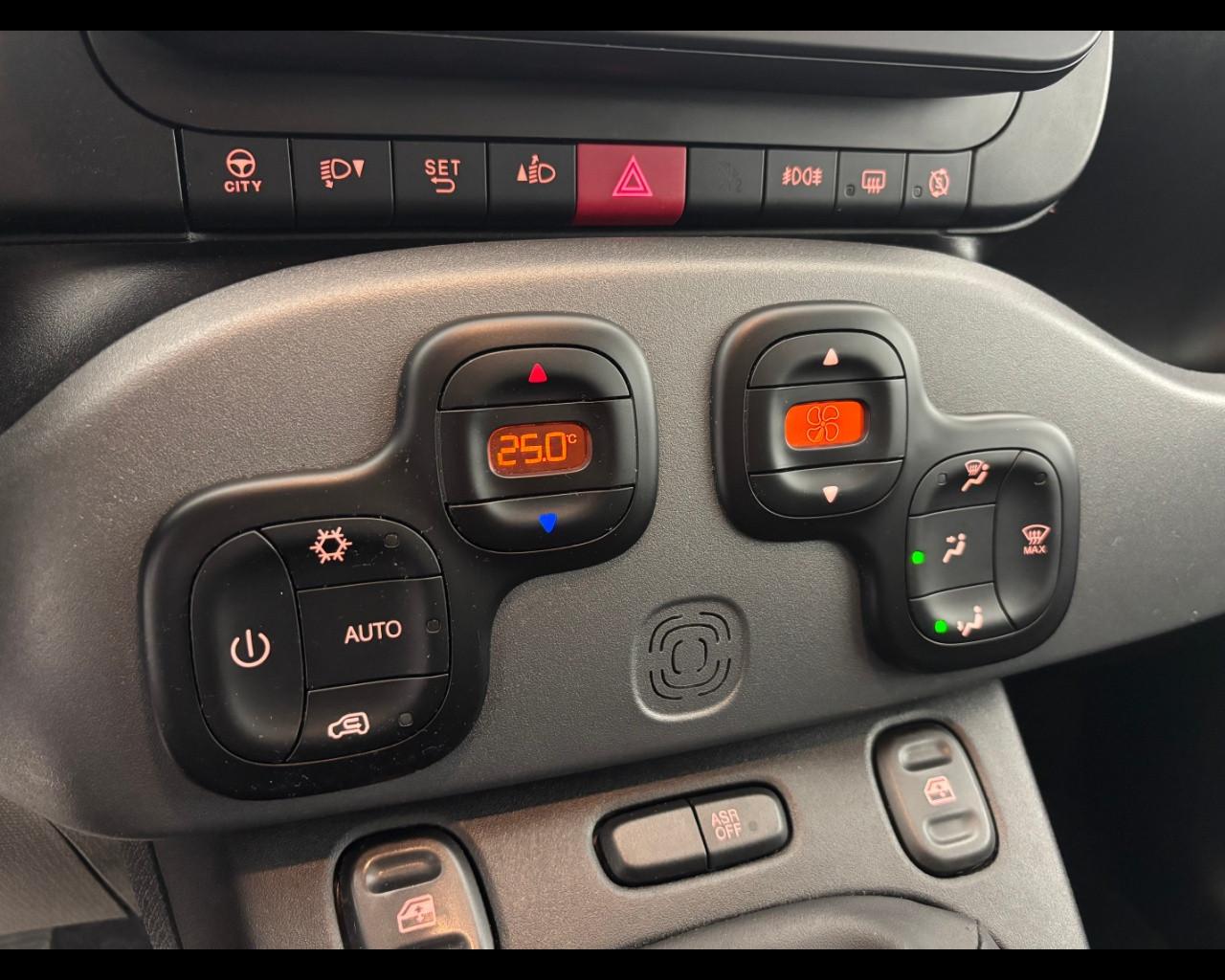 FIAT Panda 1.0 firefly hybrid City Cross s&s 70cv 5p.ti