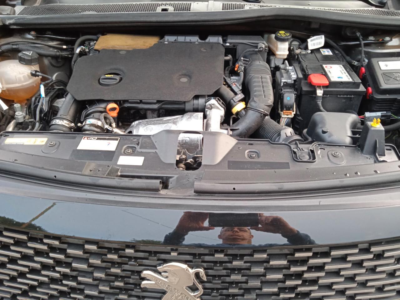 Peugeot 2008 BlueHDi 100 S&S Allure Navi Pack
