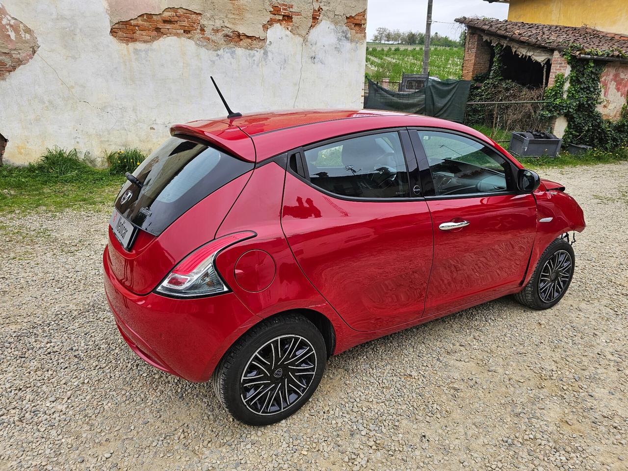 Lancia Ypsilon 1.0 FireFly 5 porte S&S Hybrid Ecochic Silver
