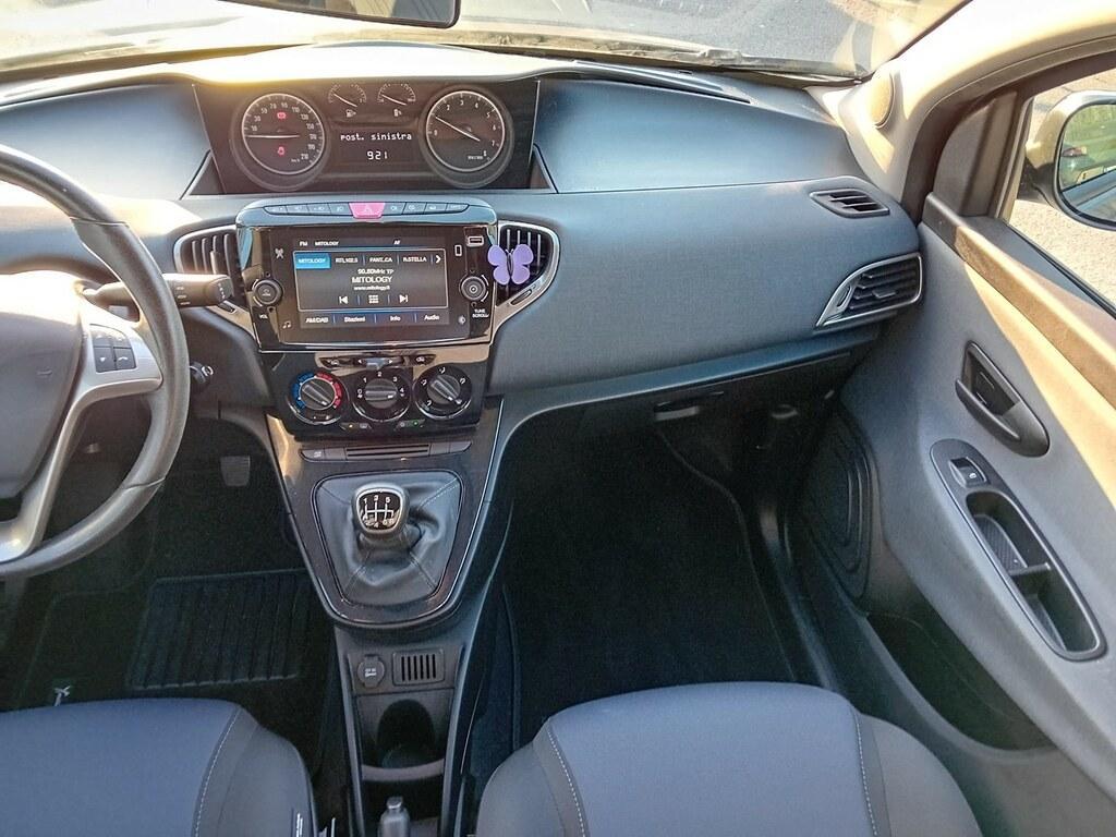 Lancia Ypsilon 5 Porte 1.0 FireFly Hybrid Silver