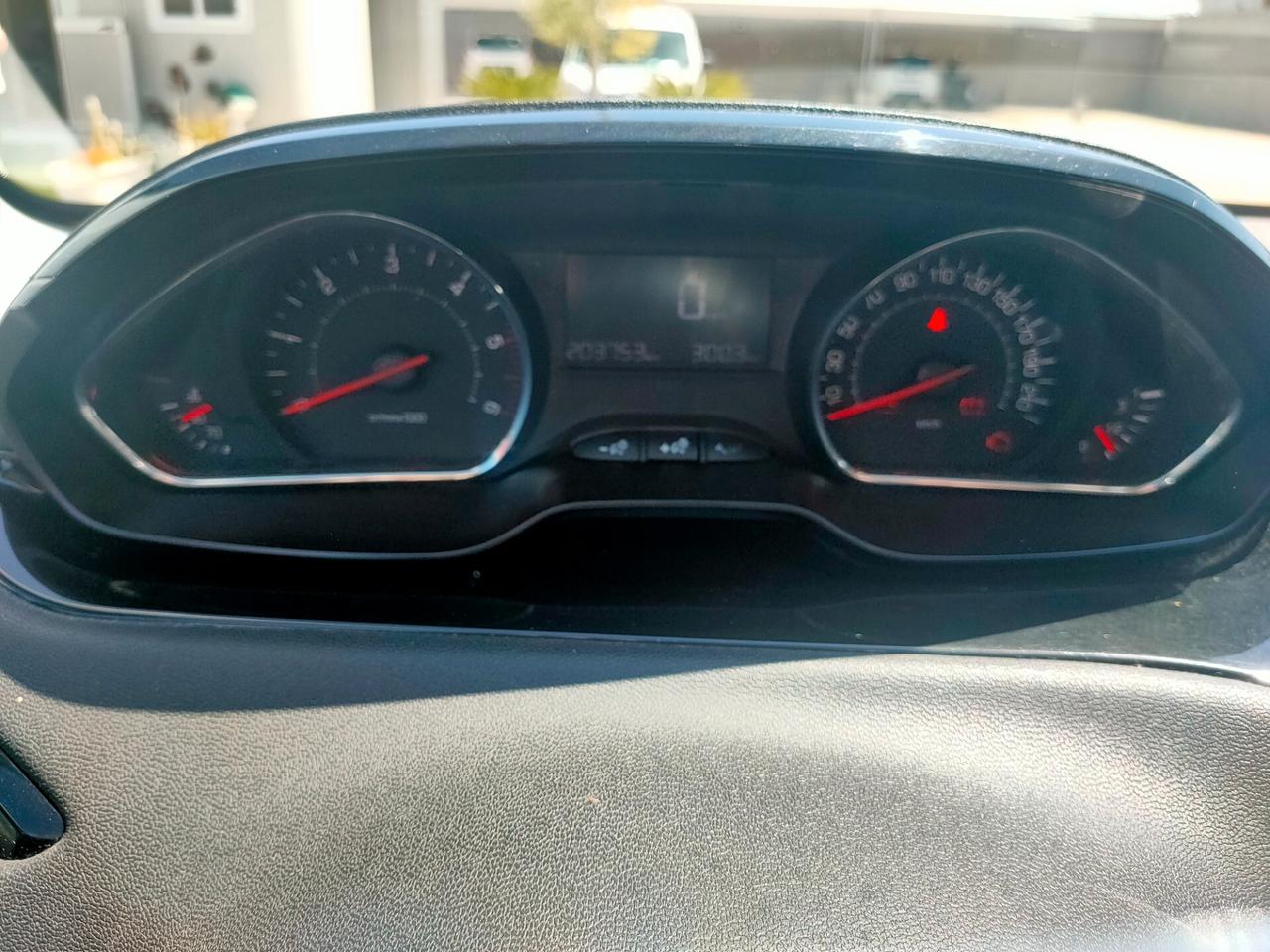 Peugeot 208 1.4 HDi 68 CV 5 porte Allure