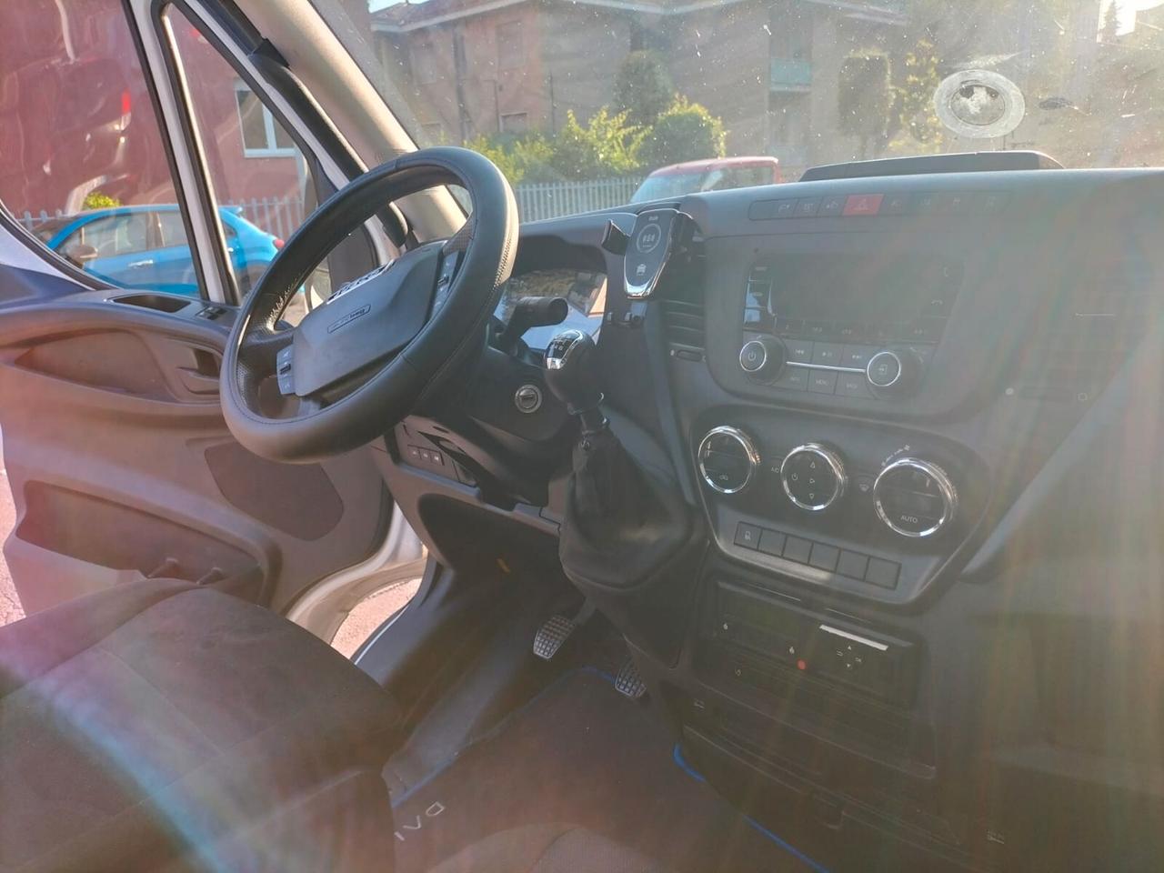 Carroattrezzi IVECO DAILY 2 AUTO EURO 6