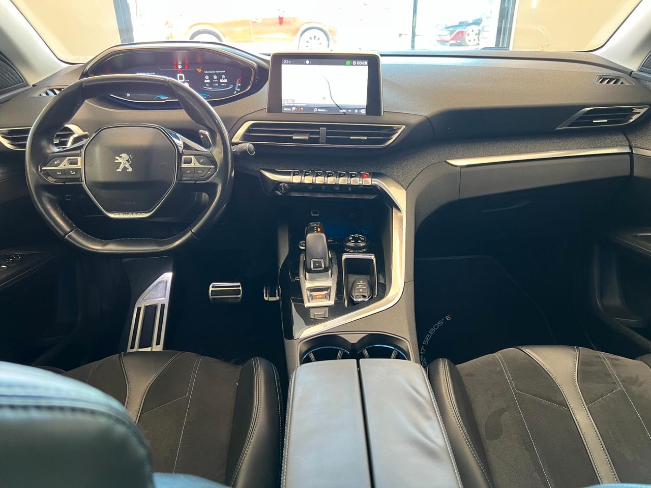 Peugeot 3008 BlueHDi 120 S&S EAT6 Crossway