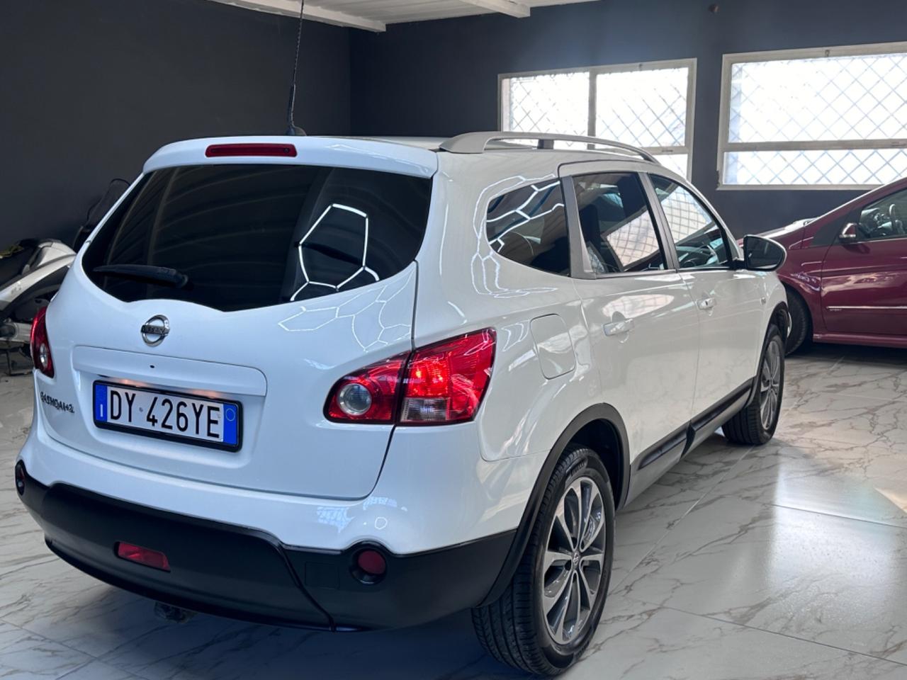 Nissan Qashqai 2.0 150CV 7 POSTI