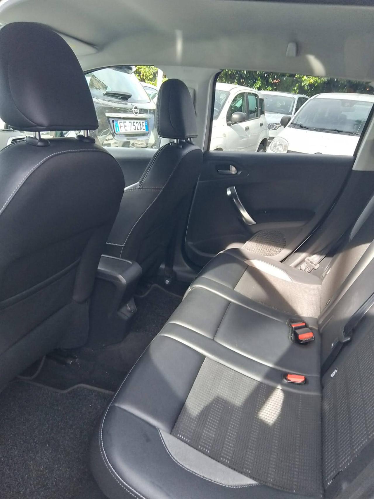 Peugeot 2008 BlueHDi 100 Allure