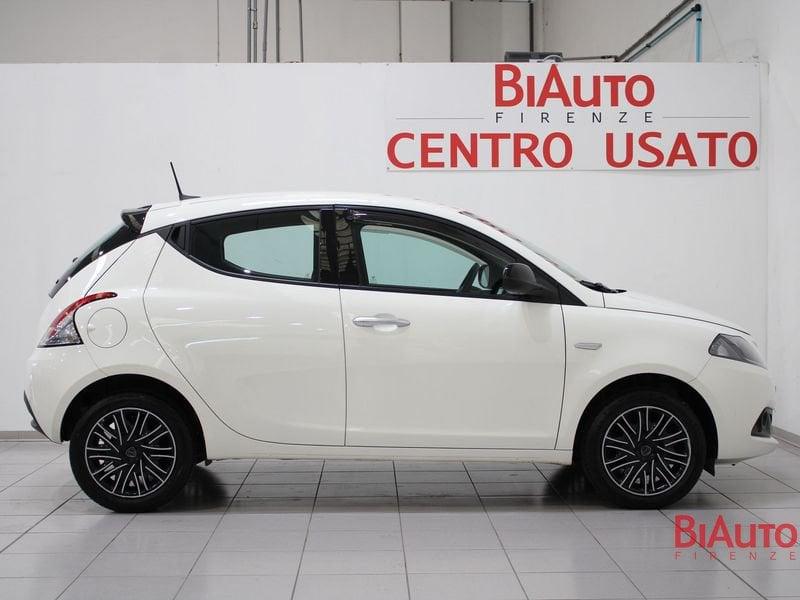 Lancia Ypsilon Ypsilon 1.0 firefly hybrid Silver s&s 70cv