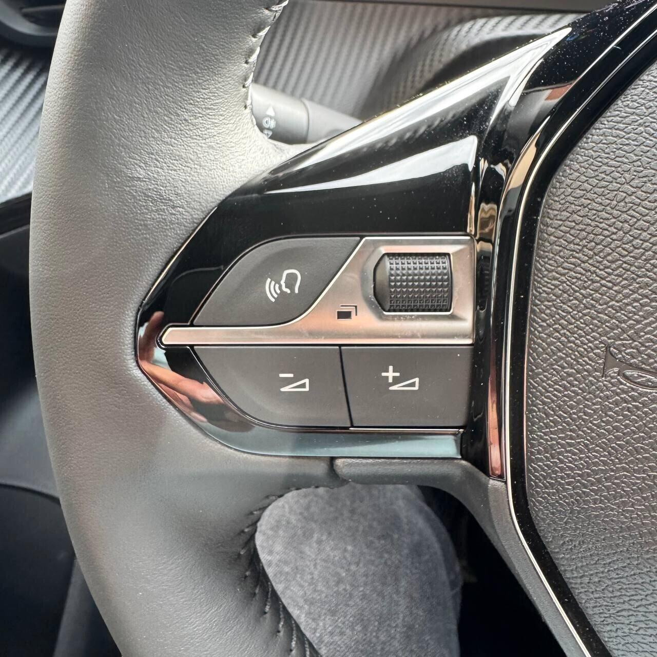 **NUOVA** Peugeot 2008 PureTech 100 S&S Allure