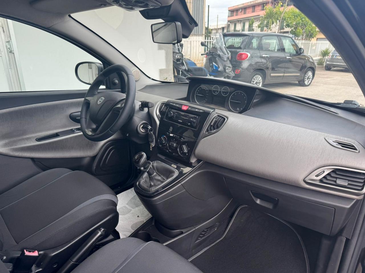 Lancia Ypsilon 1.2 GPL 69 CV 5 porte S&S Silver