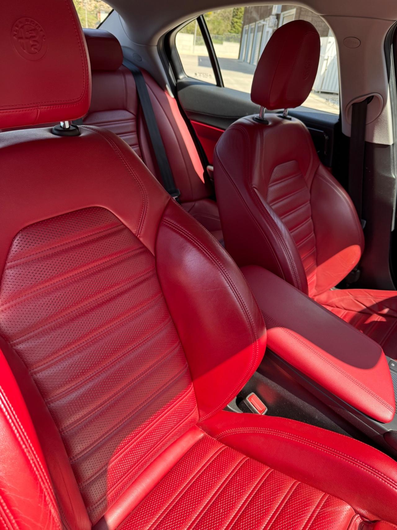 Alfa Romeo Giulia 2.2 Turbodiesel 210 CV AT8 AWD Q4 Veloce