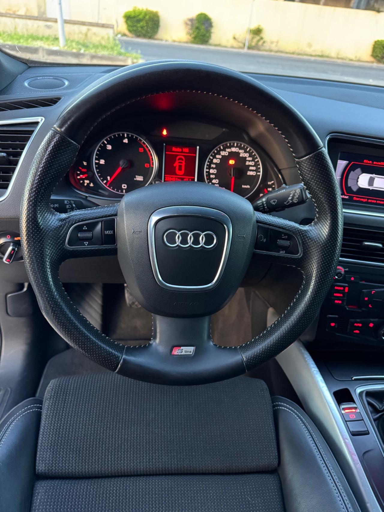 Audi Q5 2.0 TDI S-LINE