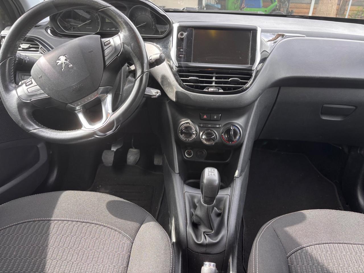 Peugeot 208 1.2 benzina 5 porte
