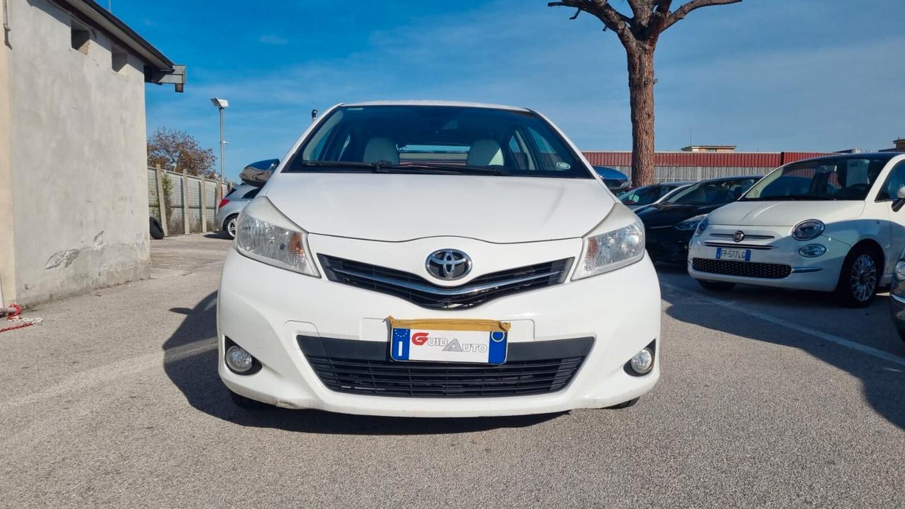 Toyota Yaris 1.4 D-4D 5 porte Lounge 90CV-66KW